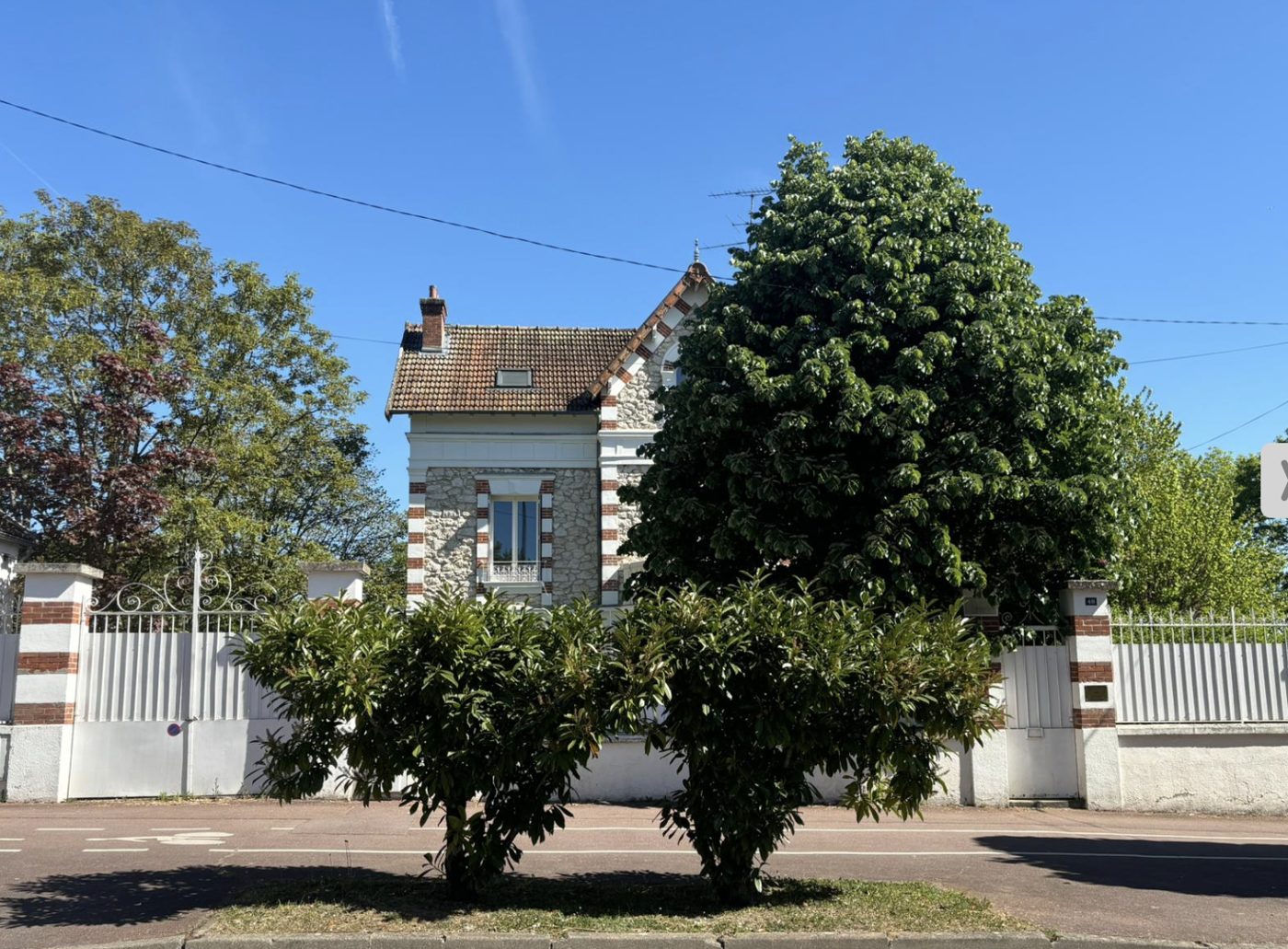 La maison qui abrite le cabinet, à Moret-Loing-et-Orvanne près de Fontainebleau
